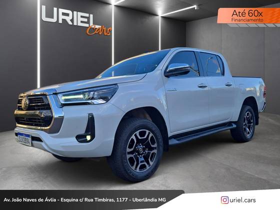TOYOTA HILUX 2.8 D-4D TURBO DIESEL CD SRX 4X4 AUTOMÁTICO TOYOTA HILUX 2.8 D-4D TURBO DIESEL CD SRX 4X4 AUTOMÁTICO